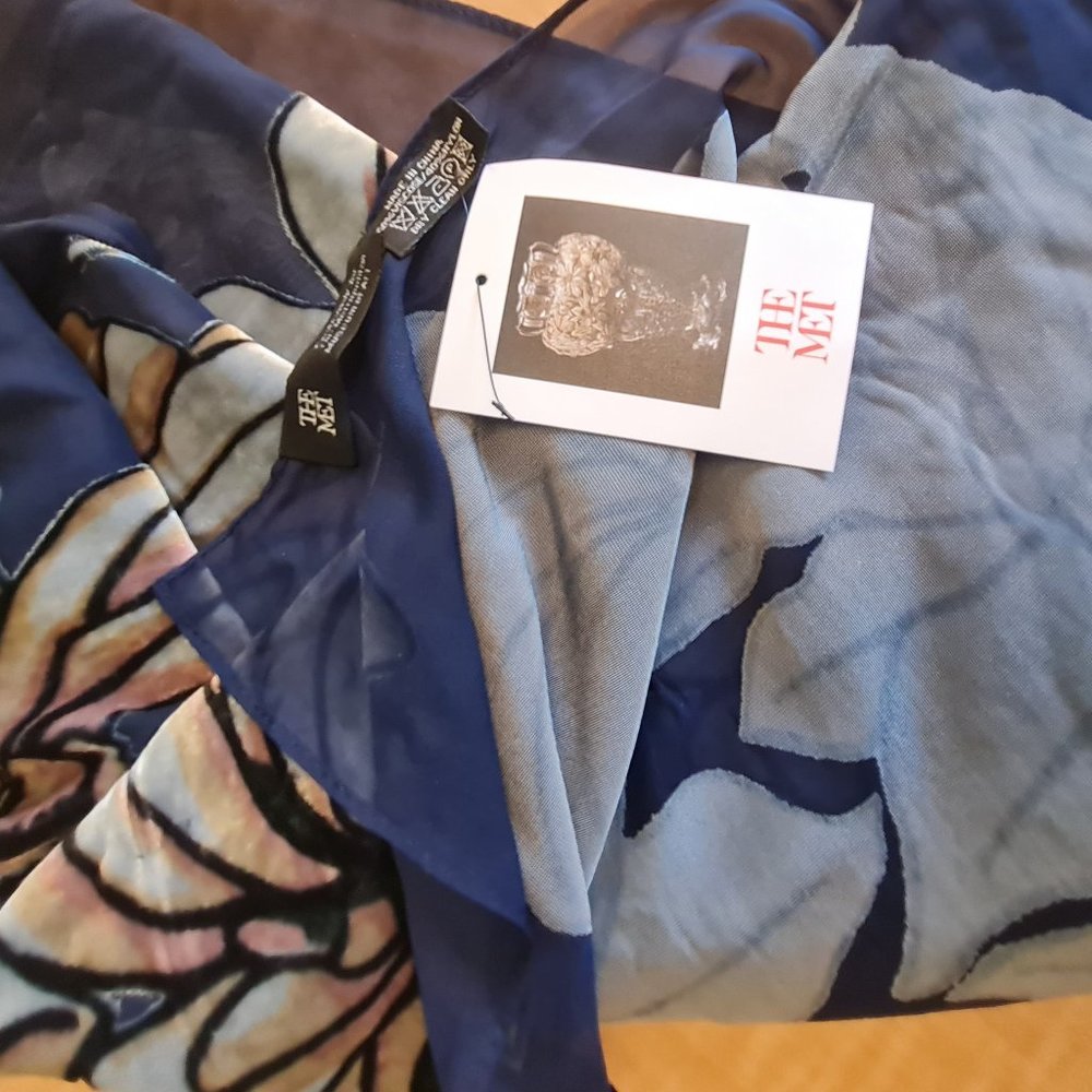 The Met museum scarf